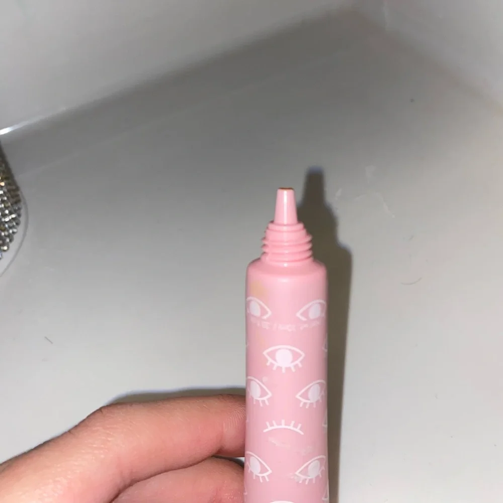 NWOT WINXY LUX PEEPER PERFECT UNDER-EYE CONCEALER